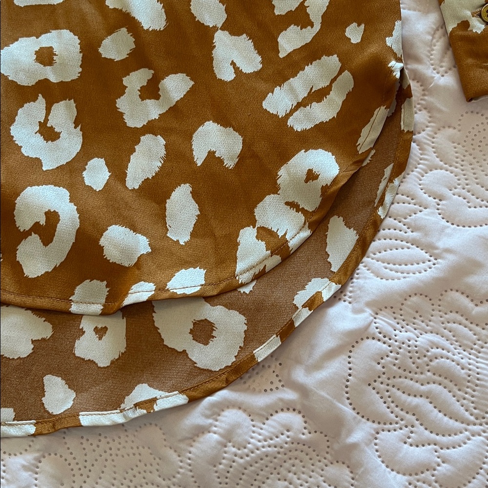 Entro Leopard Hi Lo Button Down Blouse - Picture 9 of 9